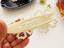 Plastic flower pearl pliers clip